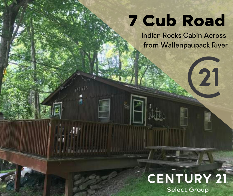 7 Cub Road Indian Rocks Cabin Across from Wallenpaupack River
